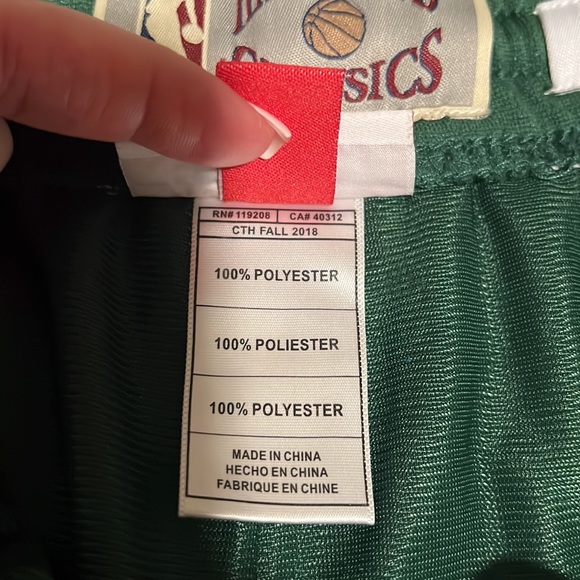 Authentic Mitchell & Ness NBA Chicago bulls basketball shorts - Picture 6 of 9